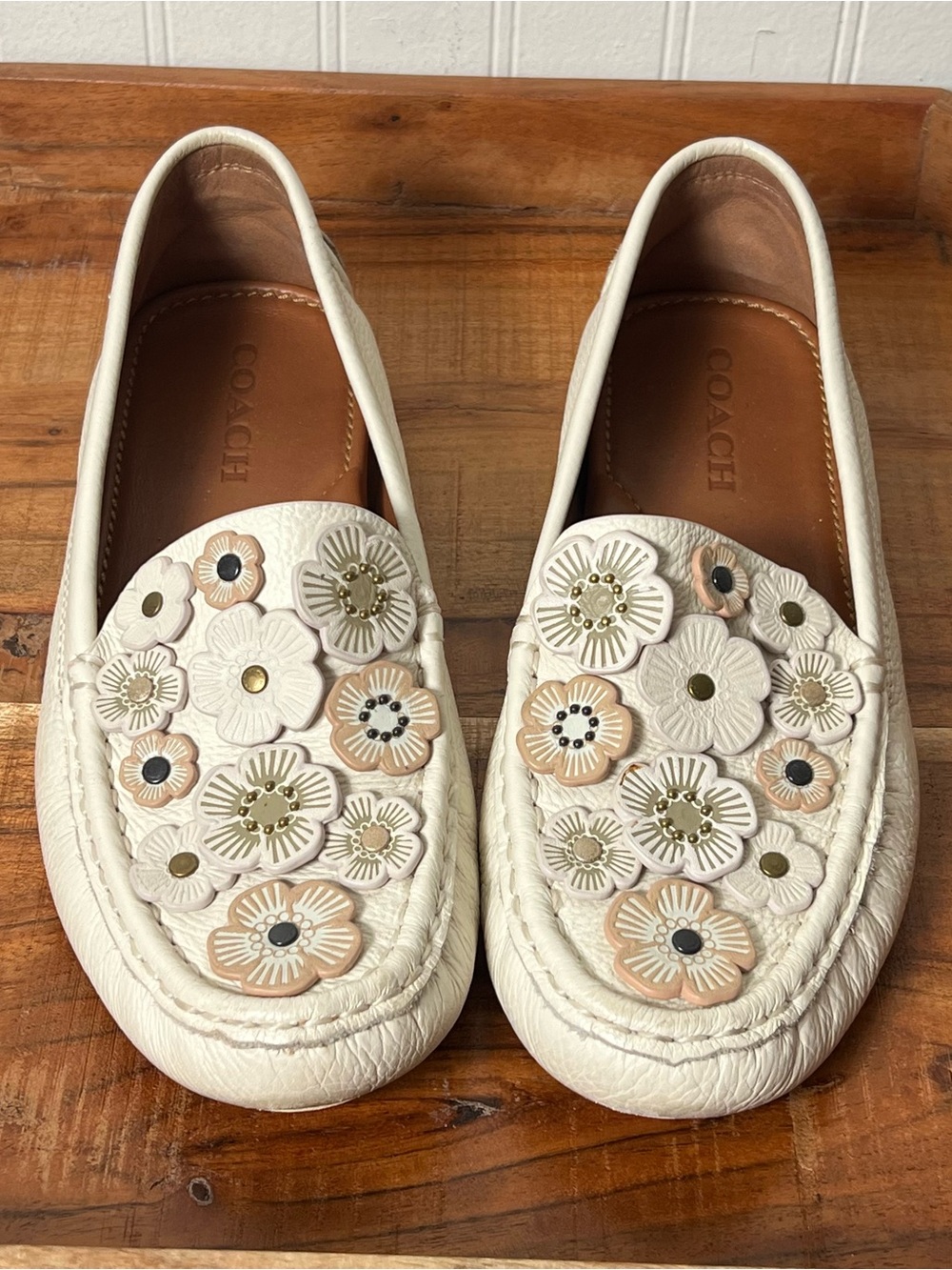 Coach White Floral Appliqué Leather Loafers